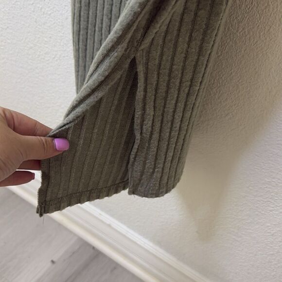 NWT- V-Neck Maternity ribbed Sweater Dress- Size Small - Picture 6 of 11